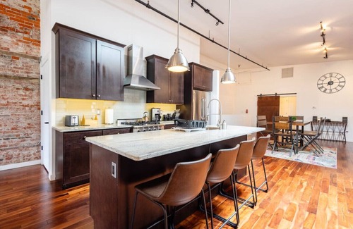 Center City East Apartment | The Gallery Residence with Elevator and Parking