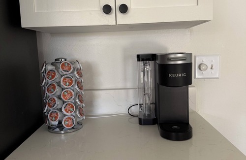 Citrus Park House | ‘The Gallery’ Spacious & Modern 4 Bedroom Getaway with Pool