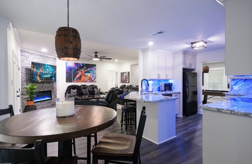 Lake Charles House | The Gambler: Luxe Pool, Pool Table, Gazebo W/70' TV, Fast WiFi & Casino Nearby