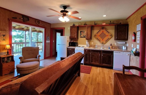 Sparta Cabin | "The Gameroom" 2 Bedroom 2 Bath Hillside Cabin with View