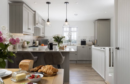 Blockley Cottage | "The Gap" sits at the end of a charming row of terraced cottages with enviable rear views over a dee