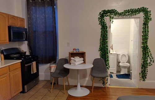 Washington Square West Apartment | The Garden - 2 bedsnNice for families or friends at center city