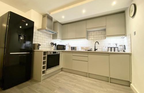 Newquay City Centre Apartment | "The Garden Apartment Newquay" by Greenstay Serviced Accommodation - Beautiful 2 Bed Apartment With Parking & Garden Terrace, Dog Friendly, Close To Beaches, Shops & Restaurants - Perfect For Families, Couples, Small Groups & Business Travellers