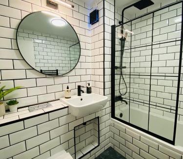 Newquay City Centre Apartment | "The Garden Apartment Newquay" by Greenstay Serviced Accommodation - Beautiful 2 Bed Apartment With Parking & Garden Terrace, Dog Friendly, Close To Beaches, Shops & Restaurants - Perfect For Families, Couples, Small Groups & Business Travellers
