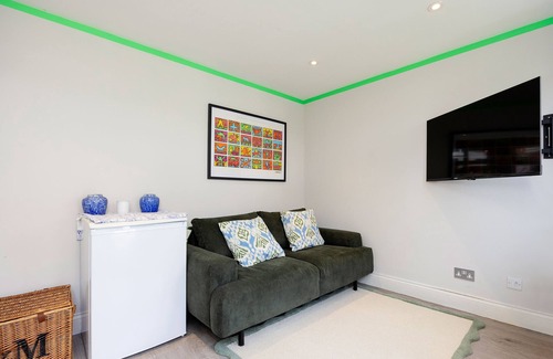 Tooting House | The Garden House, by Veeve