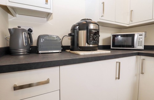 Whitstable Cottage | THE GARDEN HOUSE COTTAGE, pet friendly, with a garden in Whitstable