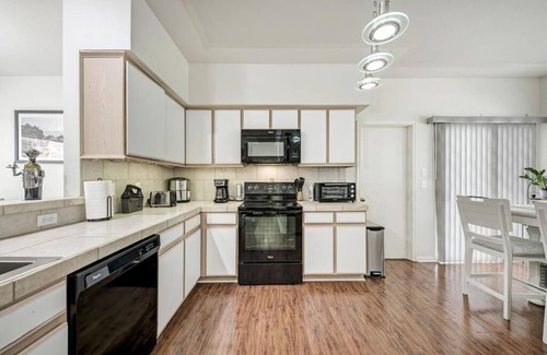 Lakeway House | The Garden House-Vacation~Retreat~Relaxation.