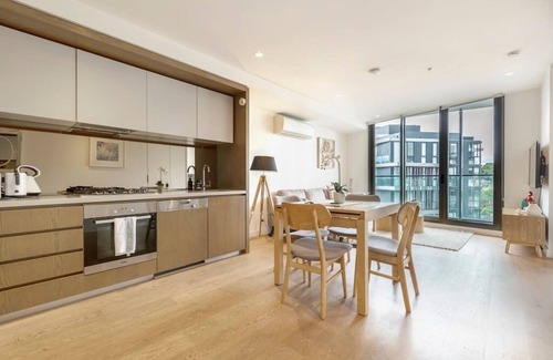 Abbotsford Apartment | The Garden of Eden Su