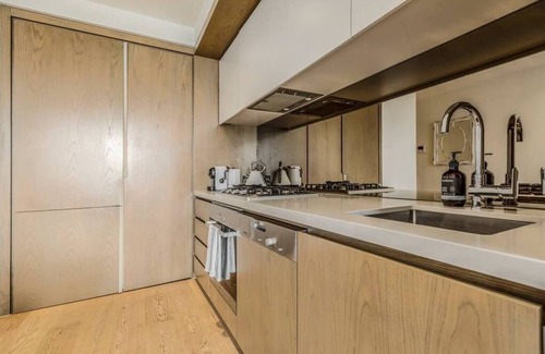 Abbotsford Apartment | The Garden of Eden Su