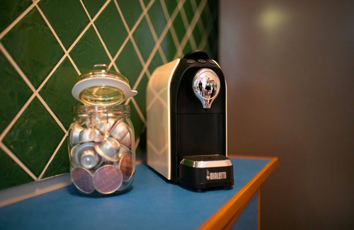 Reggio nell'Emilia Apartment | ⭐️⭐️⭐️⭐️⭐️ THE GARDEN - Old Town - Free Parking + Wi-Fi