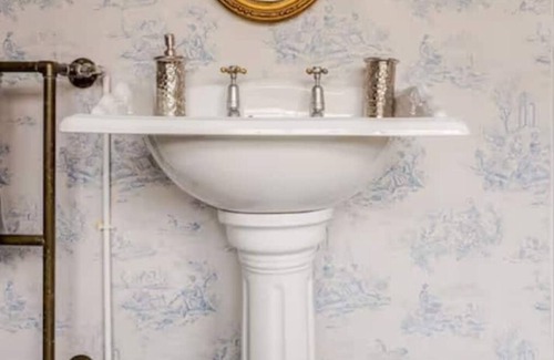 Kinross Bed & Breakfast | The Garden Room 40 mins Edinburgh, 10 mins Loch Leven, 25 mins Sterling Castle