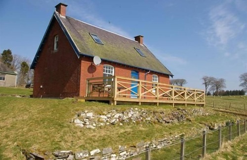 Biggar Cottage | The Gardener's House, Charming Red Brick Cottage with Stunning Views of Tinto – Family and Pet Frien