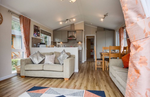 Wiseman's Bridge House | The Garnwen Lodge - Two Bedroom House, Sleeps 4