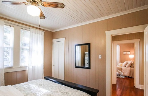 Richmond Hill Cottage | The Gas Lantern-Quiet and Convenient *Pets*