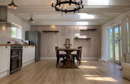 Freshwater Bay Apartment | The Gate