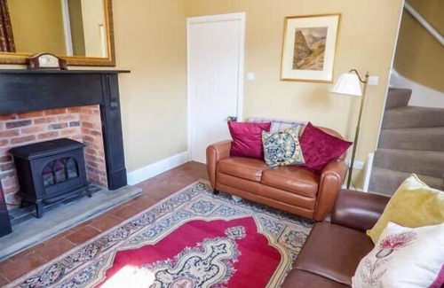Oakamoor Cottage | THE GATE HOUSE, pet friendly, with a garden in Oakamoor