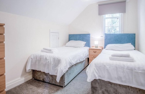 Pendine Apartment | The Gatehouse - 2 Bedroom Apartment - Pendine