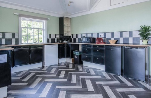 Pendine Apartment | The Gatehouse - 2 Bedroom Apartment - Pendine