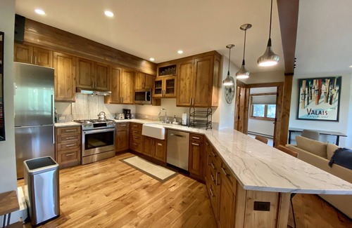 Crested Butte Condo | The Gateway Paradise! 2 bedroom You want to Ski-in/Ski-out the Gateway Paradise!