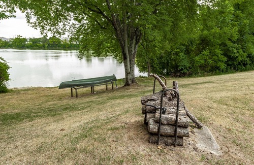 Gallatin Cabin | The Gathering Place | Private Pool | Lakeview