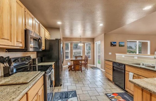 Sevierville House | The Gathering Place: Quiet neighborhood, 5+ Bed/3 Bath home accommodates 12.