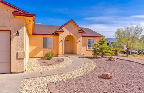 Sevierville House | The Gathering Place: Quiet neighborhood, 5+ Bed/3 Bath home accommodates 12.