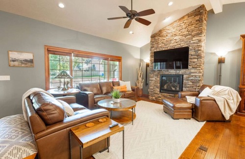 Sioux Falls Apartment | The Gathering Place | Hot Tub, Theater Room & More