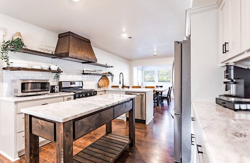 Lacy-Lakeview House | The Gathering Place
