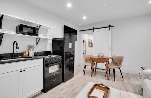 Wilmington Apartment | The Gem – New & Wilmington Hideaway