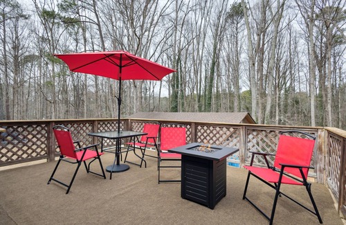 Jonesboro House | The Gem Of Jonesboro. Quiet Neighborhood, close to major Interstate & retailers.