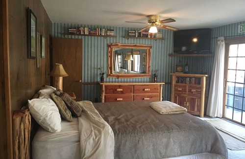 Wrightwood House | The Getaway Chalet - 3bd, 2ba, Spacious And Nicely Furnished Home Backs To Fores