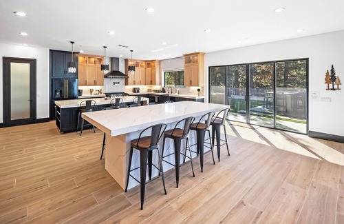 Fox Farm Cabin | The Getaway Club: Exclusive & Luxurious 7 Bed 7 Bath Retreat! Hot Tub! Pool Table! Shuffleboard! Air Hockey! Ping Pong! High Tech Theater w/Theater Seating + Lounge Pit! Master Suite w/Projection Screen!