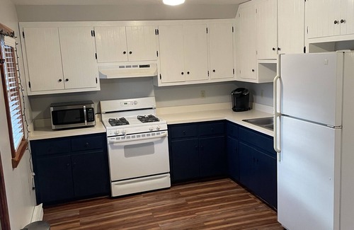 Wellington Cabin | The Getaway - Wi-Fi - Pet friendly - 45 Acres - New Deck