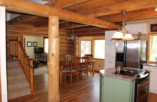 Bailey House | The Gingerbread Cottage - 2.5 acres, craft or meeting room