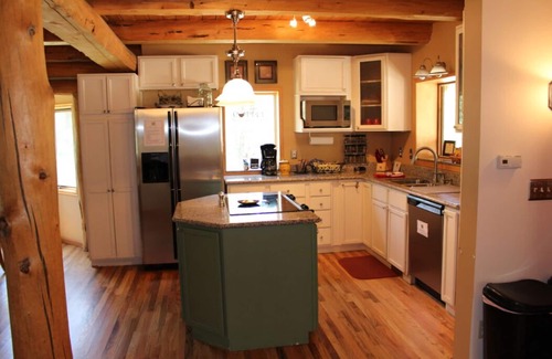Bailey House | The Gingerbread Cottage - 2.5 acres, craft or meeting room
