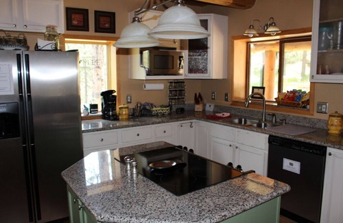 Bailey House | The Gingerbread Cottage - 2.5 acres, craft or meeting room