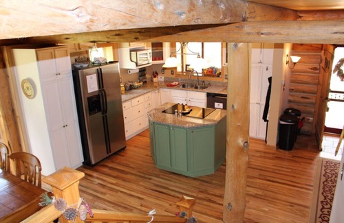 Bailey House | The Gingerbread Cottage - 2.5 acres, craft or meeting room