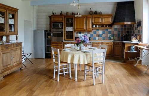 Ploneour-Lanvern House | The gite of Marie: Between Lake and beaches of white sand in South Finistère.