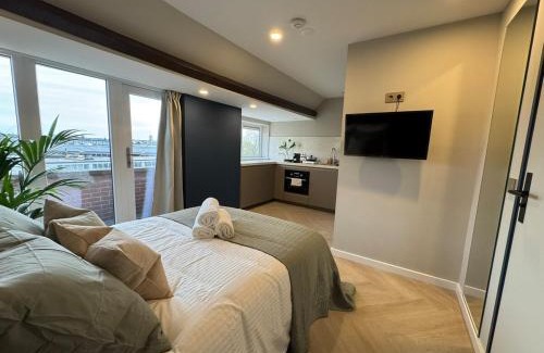 The Hague Center Apartment | The Glamorous Chic Garden view Apart R4