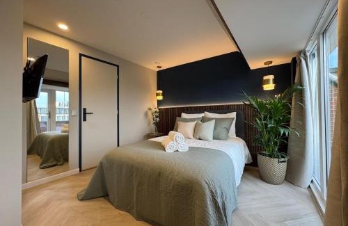 The Hague Center Apartment | The Glamorous Chic Garden view Apart R4