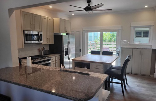 Elberta House | The Glarum House - Gorgeous Dog-Friendly Historic Home in Great Location with Central A/C!