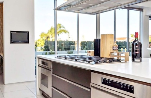 Coronado House | The Glass Haus Ultra Modern Luxury Retreat on Coronado Island