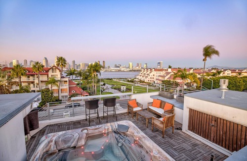 Coronado House | The Glass Haus Ultra Modern Luxury Retreat on Coronado Island