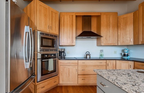 Livingston Manor Apartment | The Glass House