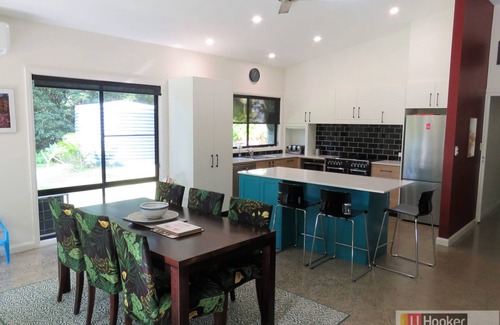 Arakoon House | THE GLEN - 3 BEDROOM RAINFOREST RETREAT