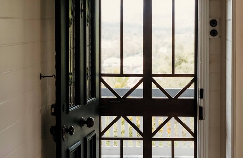 Murwillumbah House | The Glenelg Upstairs Residence (6 persons)