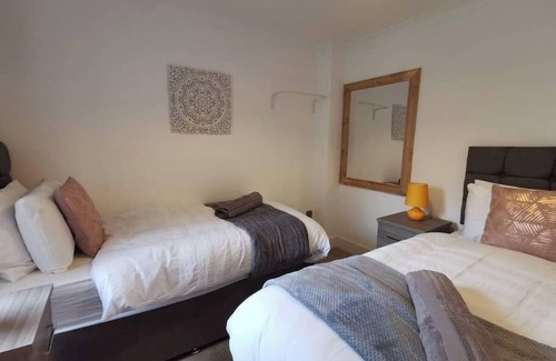 Landore Apartment | The Globe Around The Liberty