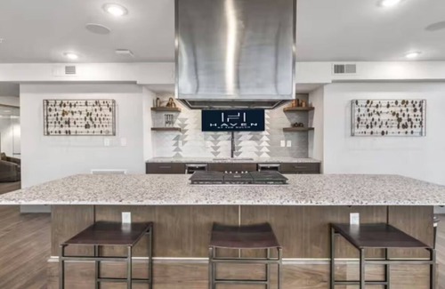 Eighth Avenue Apartment | The Glutch - The ultimate Nashville Retreat