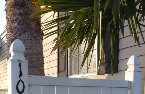 Summerton House | The Goat House - Lake Marion. 3BR/2BA