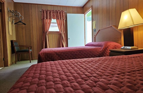 Lake George Cabin | The Gold Eagle Cottage 8